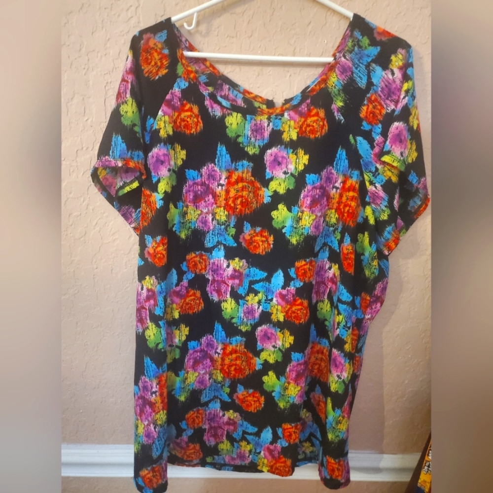 Gemstone Plus Women's floral blouse  size 1X